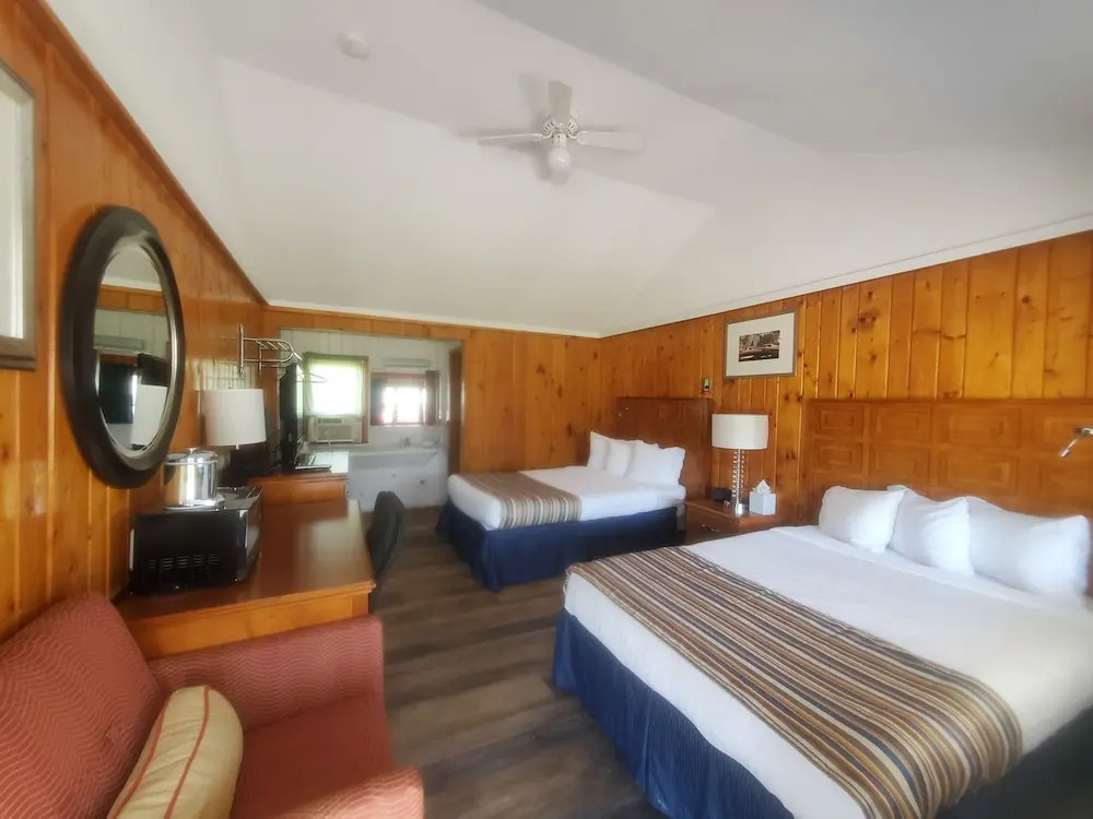 Bayview Lakefront Motel