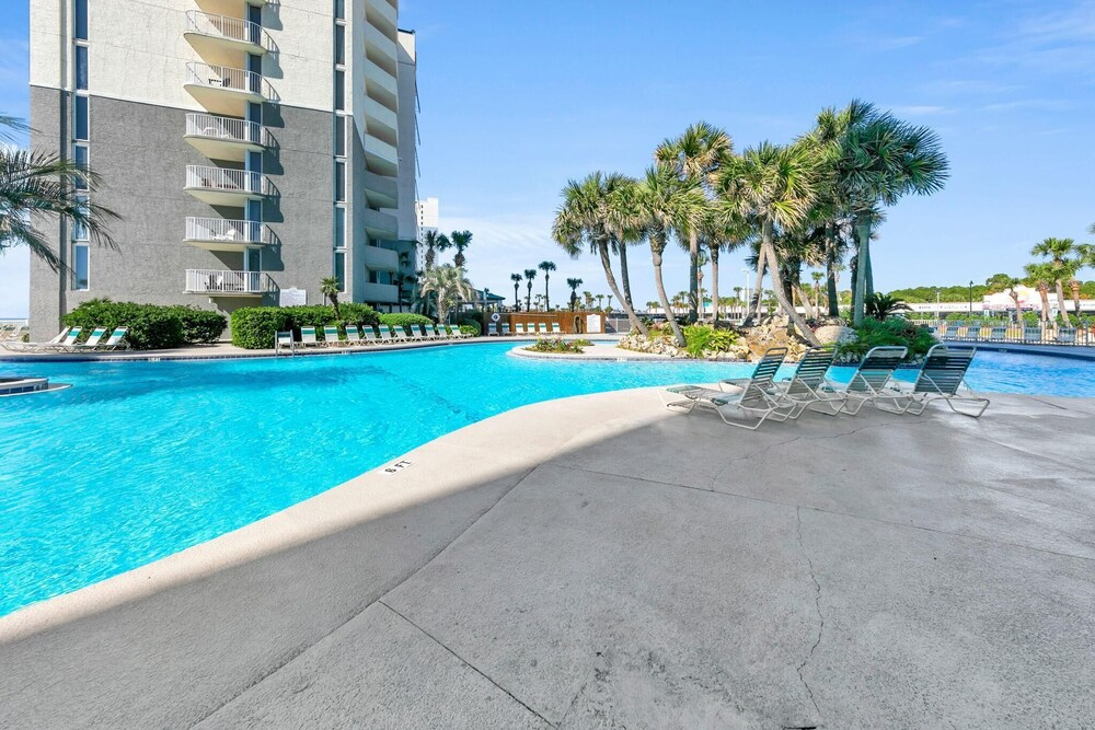 Long Beach Resort 1-1300e
