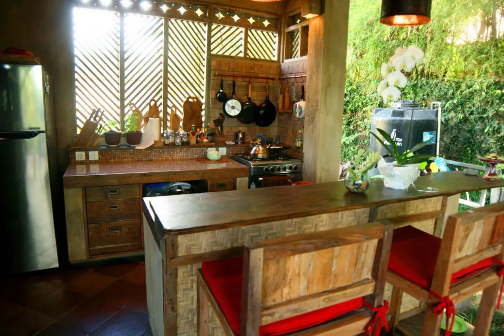 Artist Eco Villa With Wood And Clay