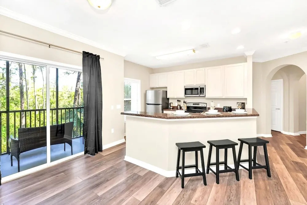 Upstay: Pet-friendly Family Condo w Poolsleeps 8