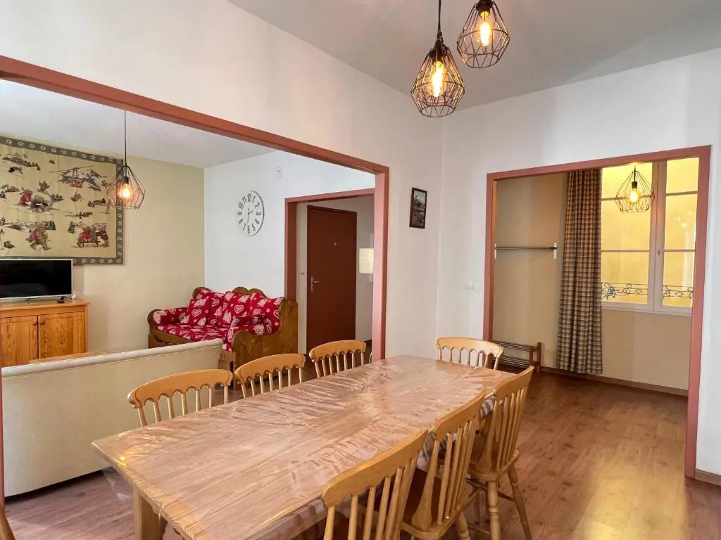 Grand T3 centre Cauterets 6 à 8 pers. WIFI. Balcon