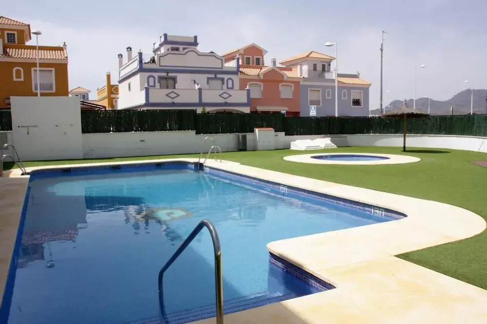 2 Bed House - Sleeps 4 - Pool - Terrace - Parking