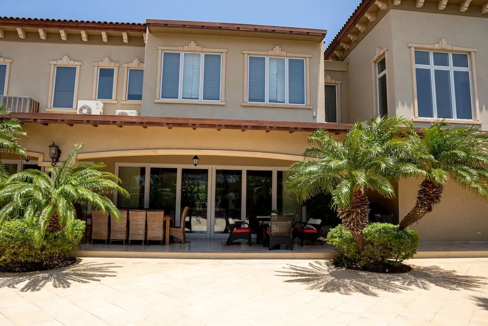 Malmok Luxury Villa