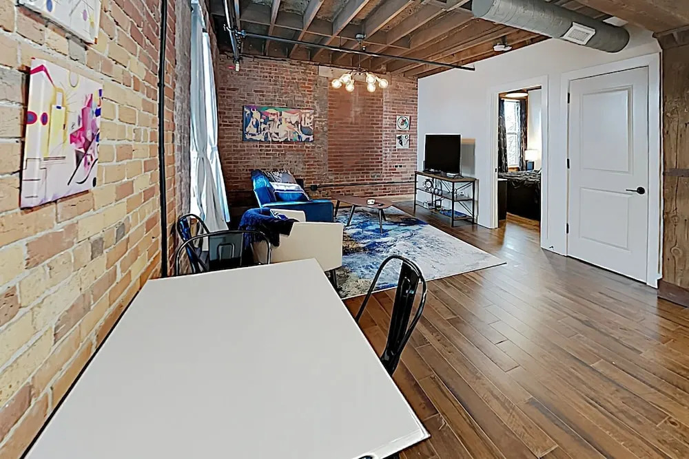 New Listing! Contemporary At The 1865 1 Bedroom Condo