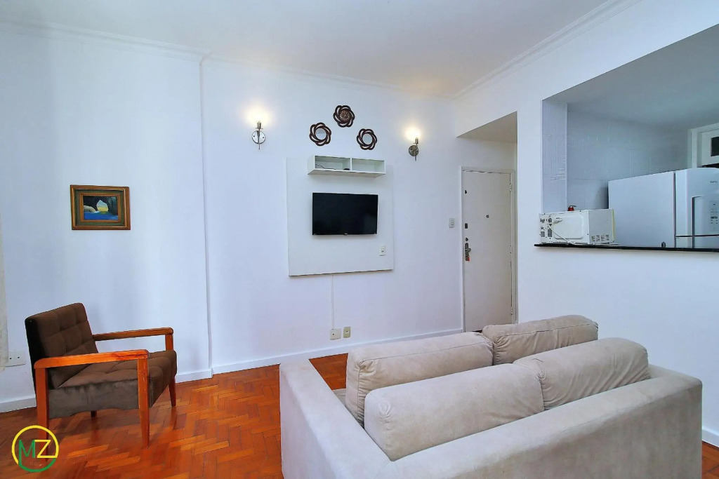 Sala e 2 quartos econômico no posto 5 em Copacabana