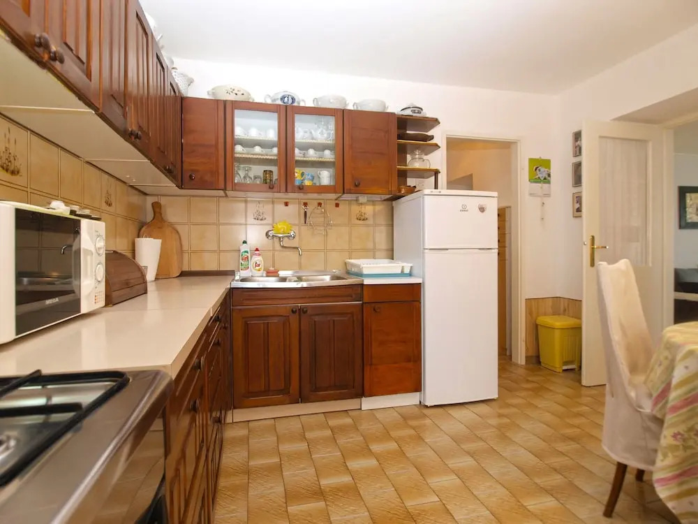 Apartment 64
