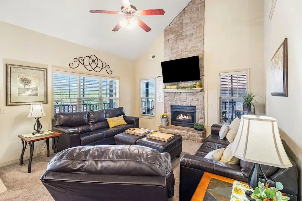 Honey Bee Inn w - Communal Amenities & More!