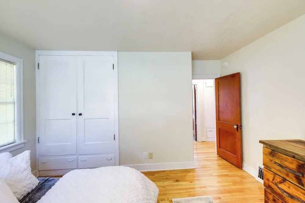 Charming Hamilton Hideaway: Half-mi to Main St!