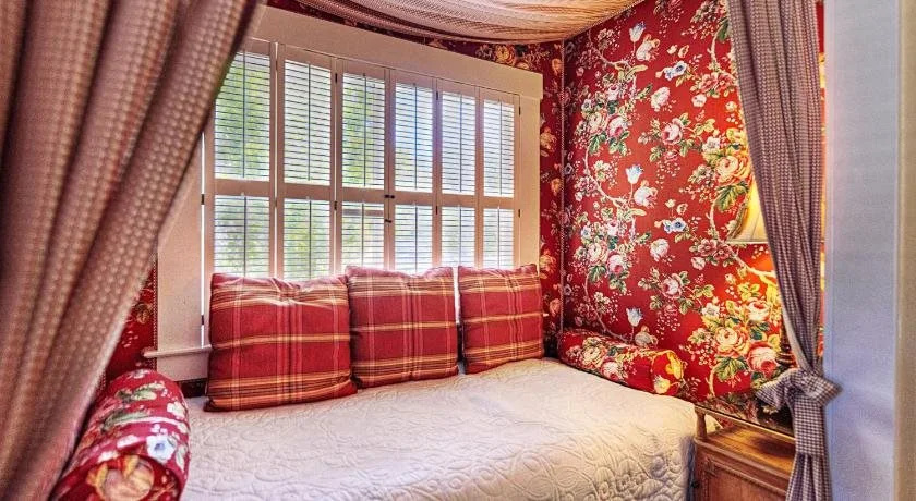 Sea View Inn - Carmel
