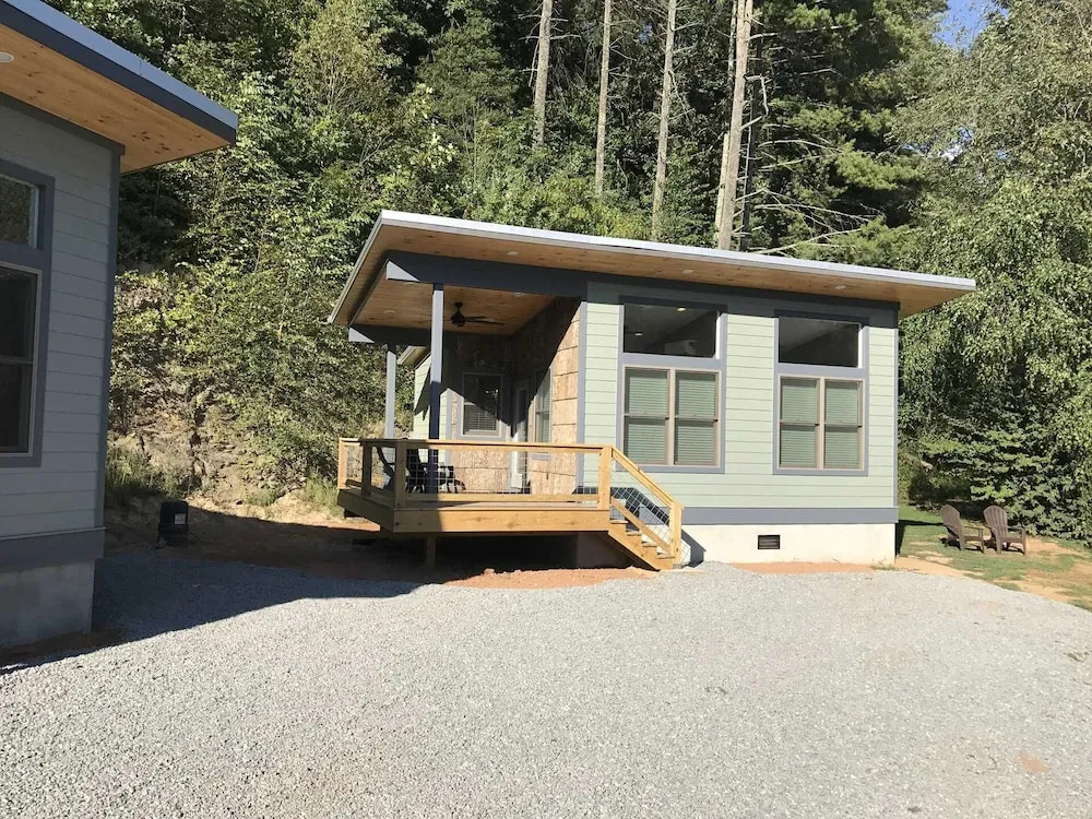 Time Flies on the River 1 Bedroom 1 Bathroom Cabin