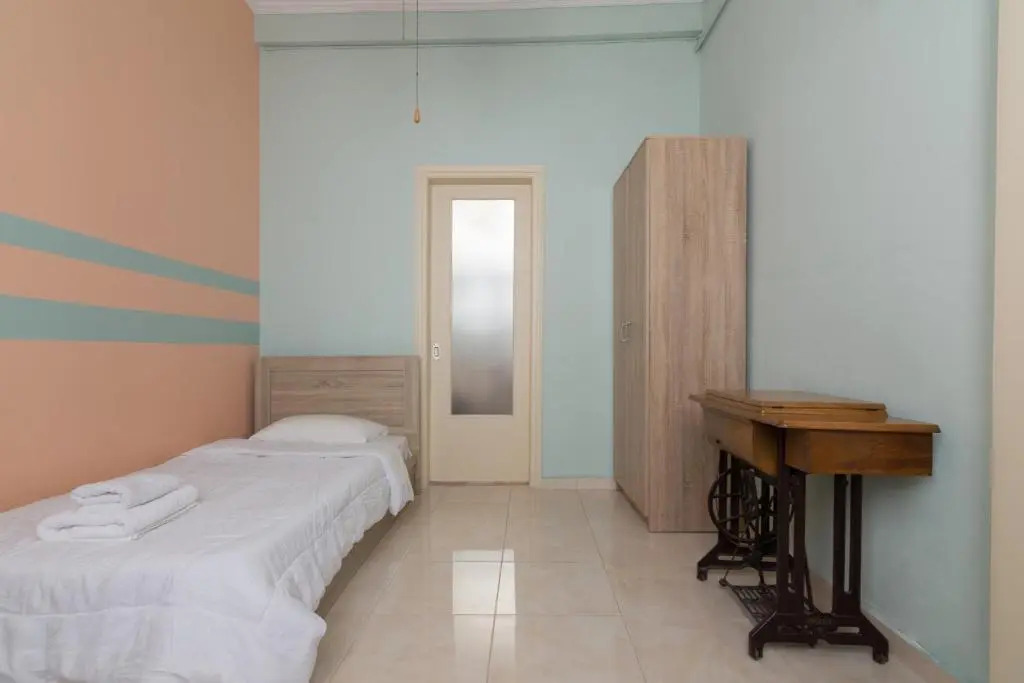 Delightful 2 bedroom flat next to Mikrolimano