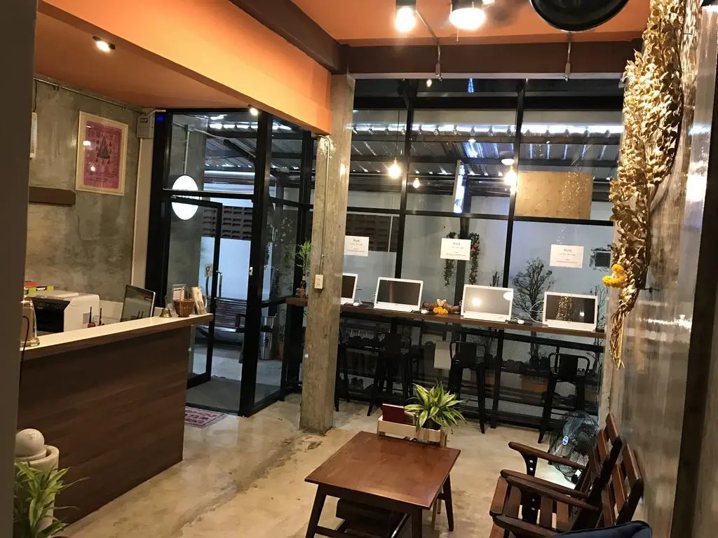The Alley Hostel & Bistro