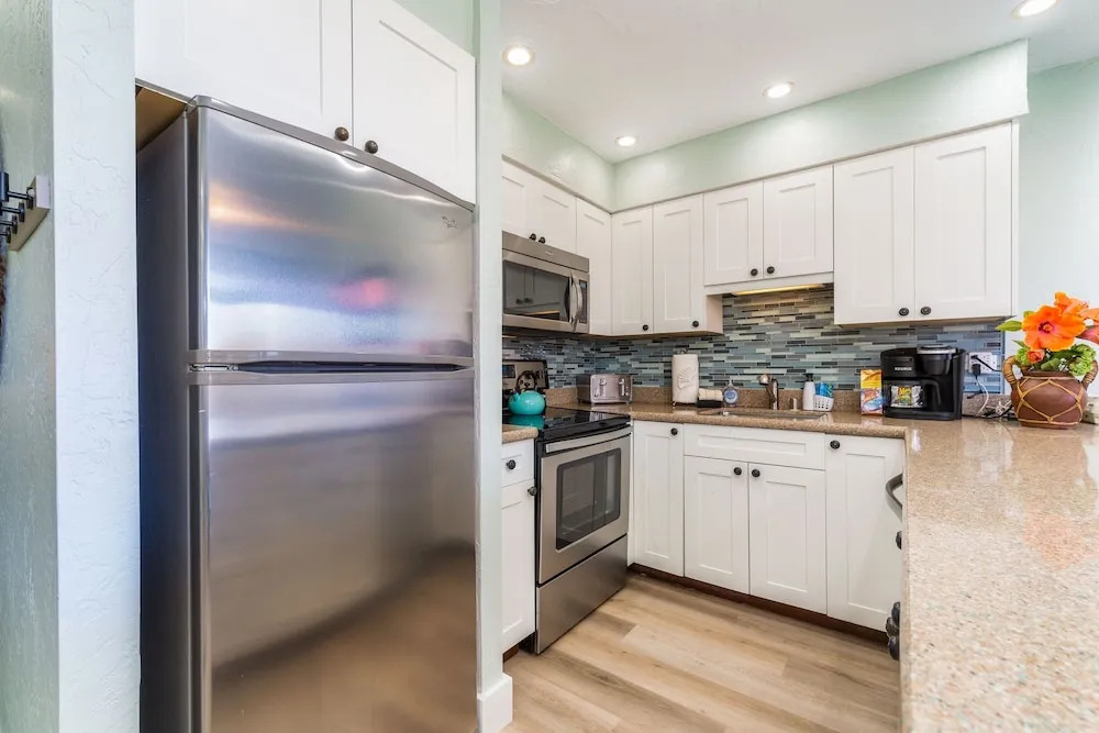 Papakea K406 OceanView 2 Bedroom/2 bath 2 Condo by RedAwning