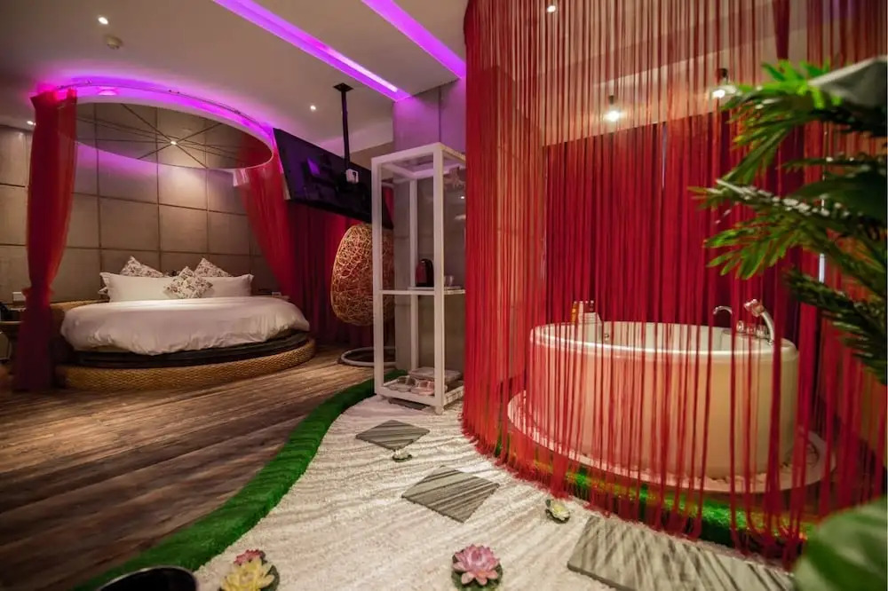 Love Of Swan Theme Hotel