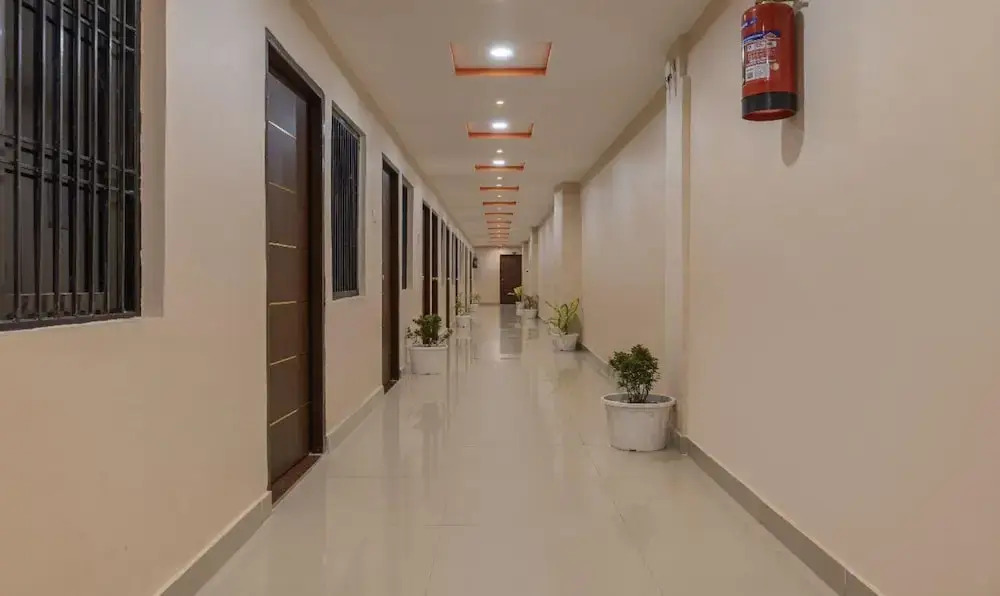 Goroomgo Kashi Grand Residency Varanasi
