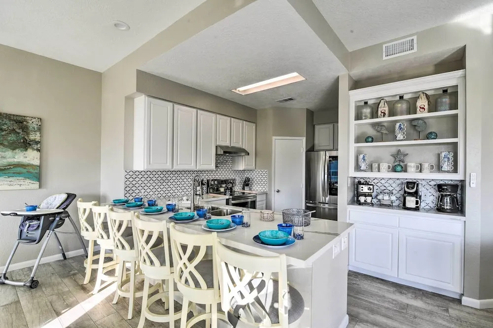Ocean-View Kahala Beach Bliss Home in Galveston