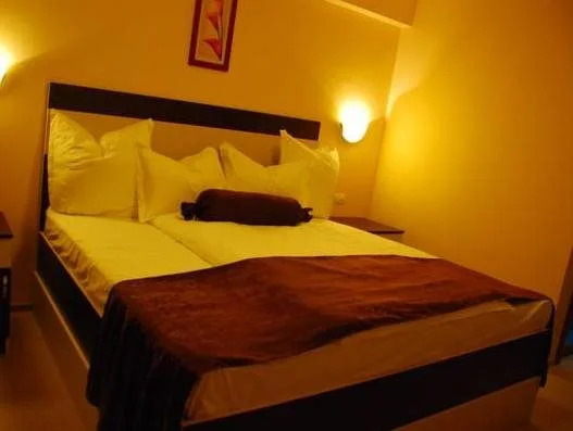 Nicky Hotel-sebes