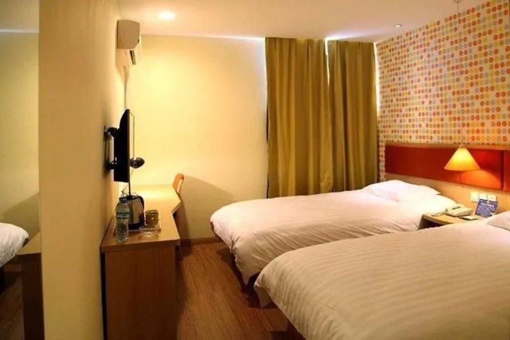 Home Inn Shanghai Nanjing Road Walking Street