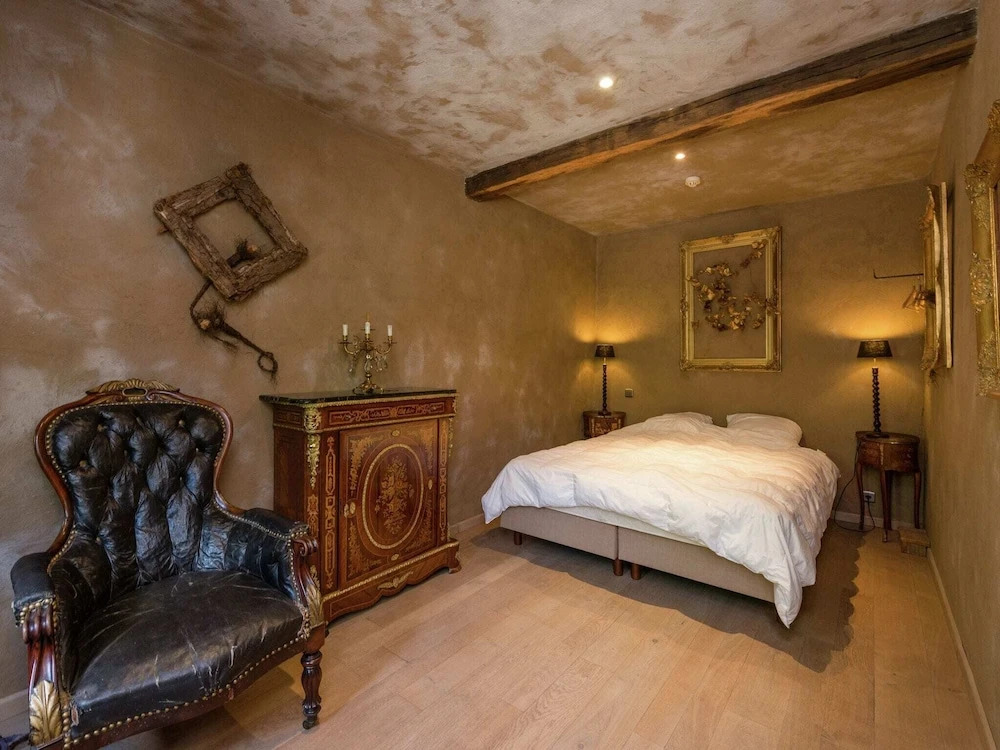 Magnificent Manor in Vresse-Sur-Semois with Sauna
