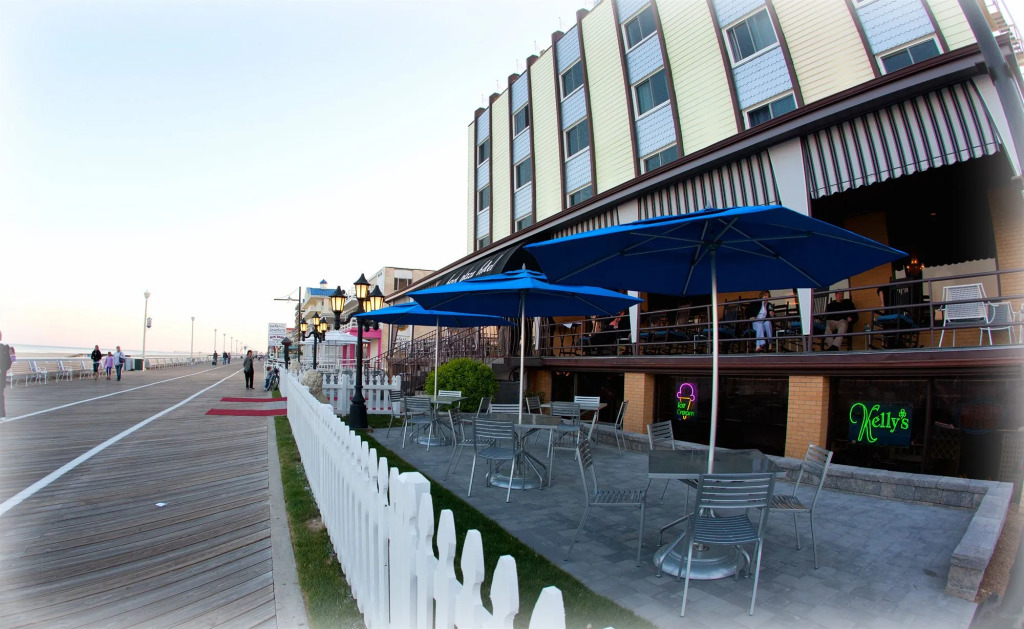 Beach Plaza Hotel