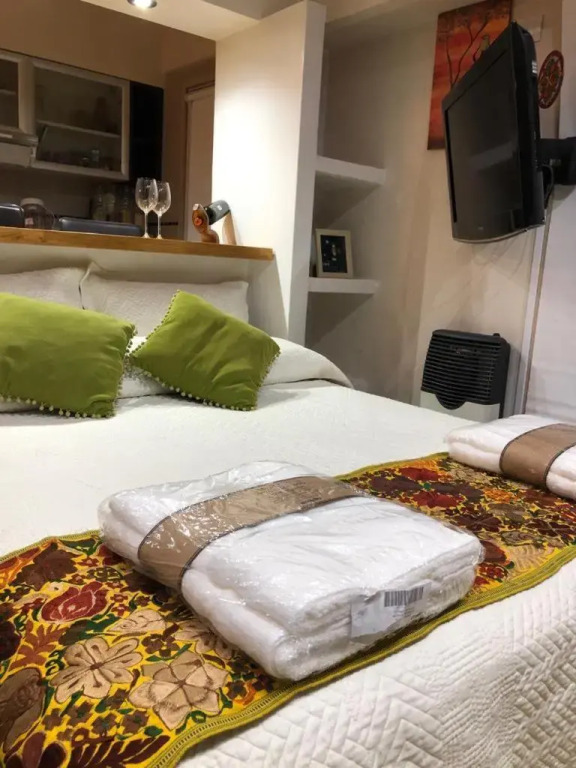 Apartamento monoambiente amplio 2 baños luminoso con balcón cercano a Hospital Italiano y Shopping Abasto Almagro