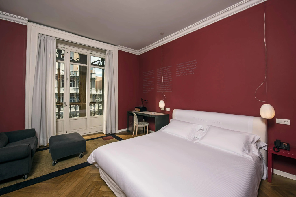 Отель Iberostar Las Letras Gran Via