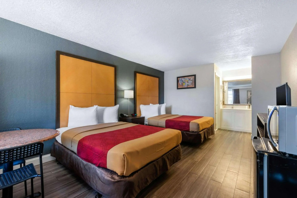 Econo Lodge Airport - RJ Stadium
