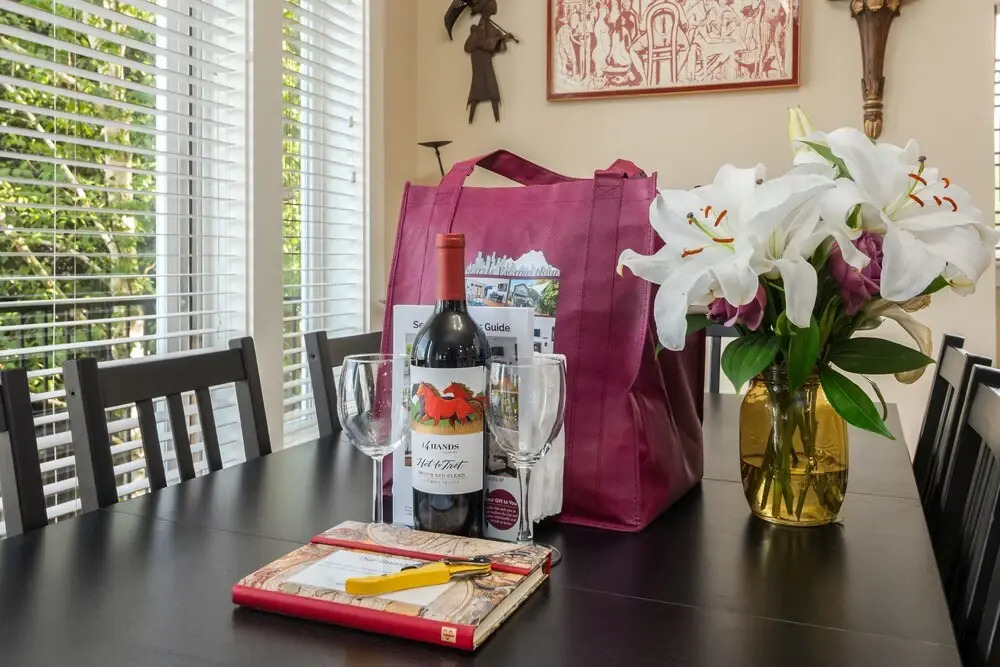 Seattle Vacation Home: Out of Africa