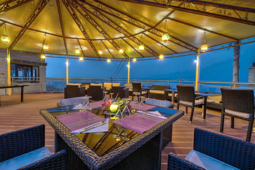 Diamond Suites