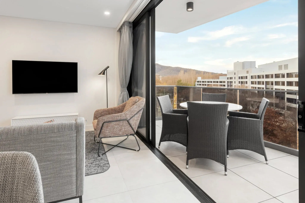 Meriton Suites Canberra