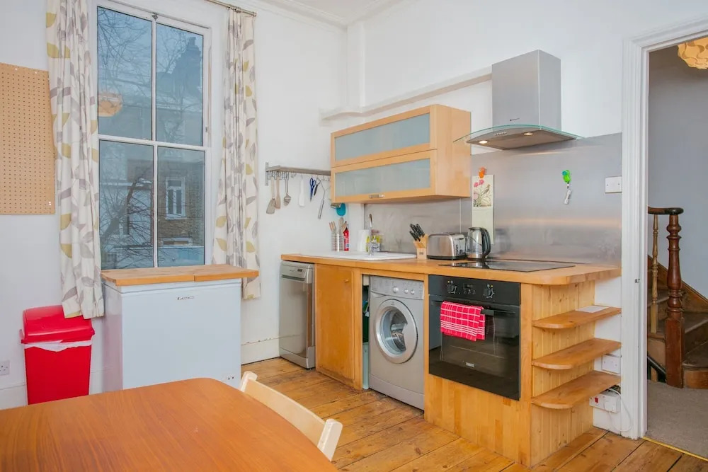 3 Bedroom Flat In Highbury