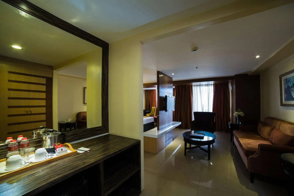 OYO 1235 Palette Torre Venezia Suites