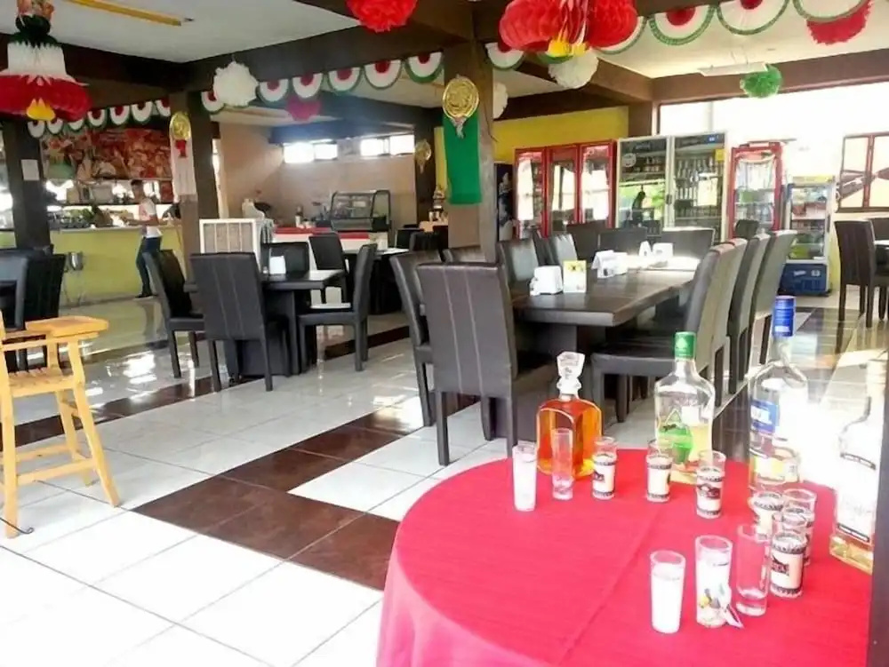 Hotel Fiesta Nueva Italia Inn