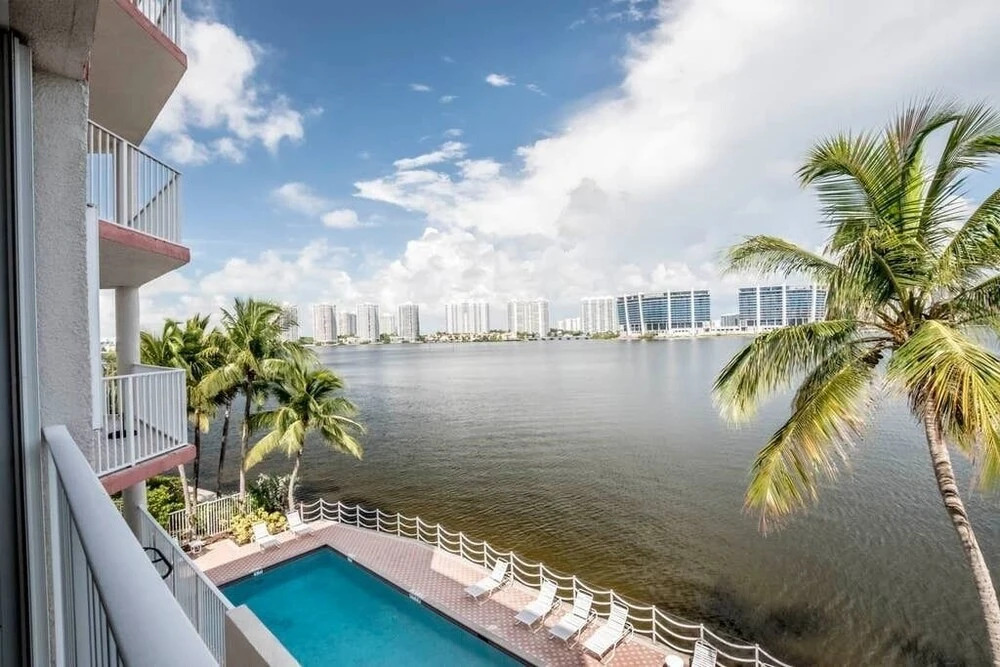 Les Pelicans 404 - 4 People, Sunny Isles Str-01043