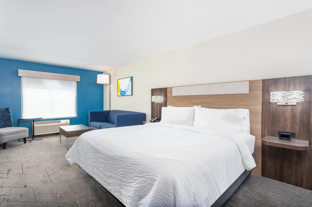 Holiday Inn Express & Suites Lancaster by IHG
