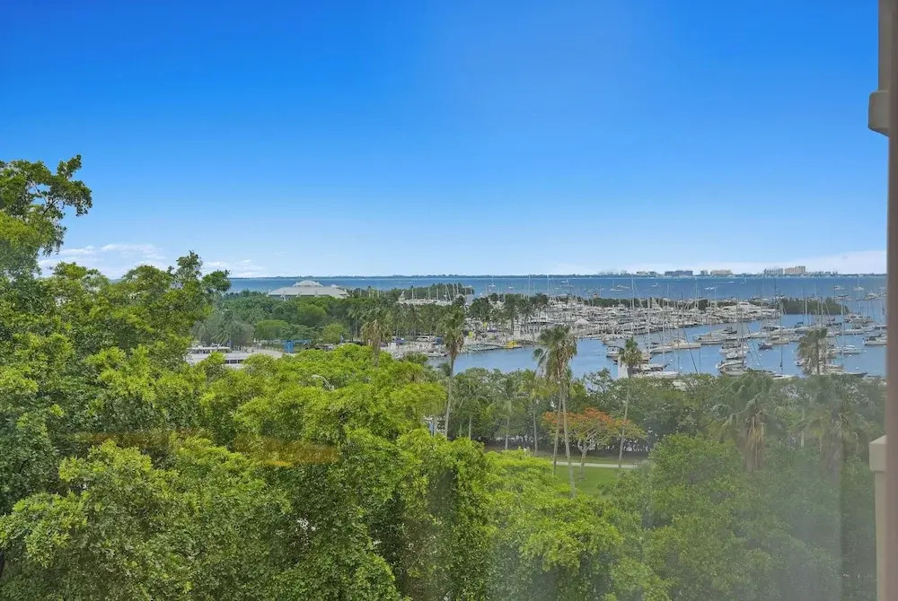 Relaxing Condo with Free Parking