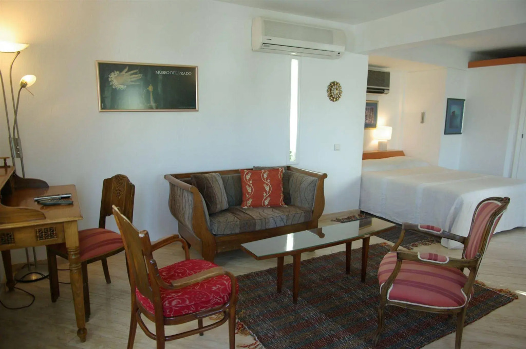 Antique Theatre Hotel