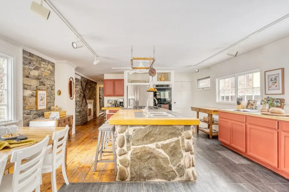 Shakespeare on the Hudson by Avantstay Two Home Buyout on the Hudson River! 22 Bedrooms!