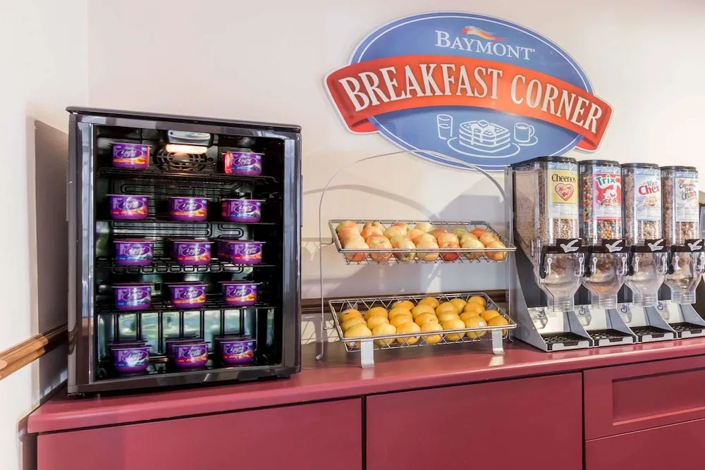 Baymont by Wyndham Mequon Milwaukee Area