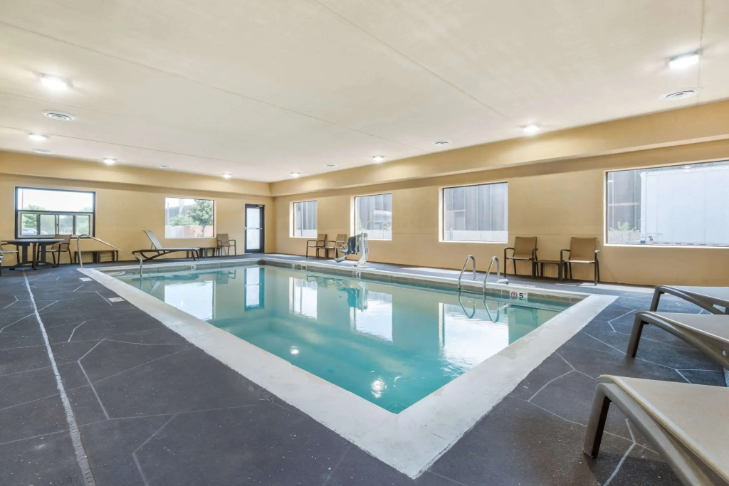 Comfort Suites Louisville Airport