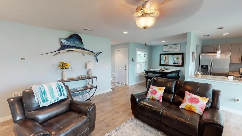AH-B106 Completely Remodeled Ground Floor Condo, Overlooking PoolHot Tub