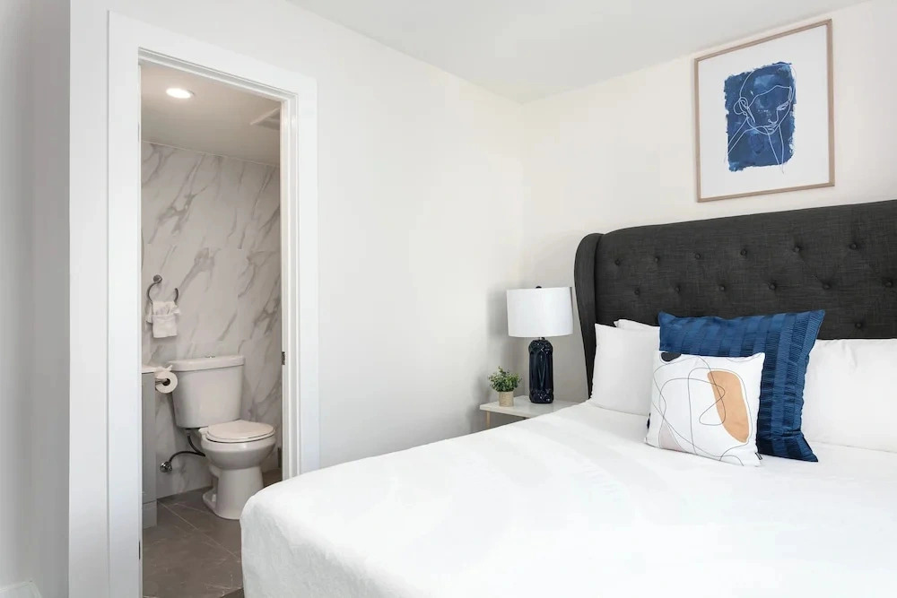 Chic City Apt Near Americana Glendale