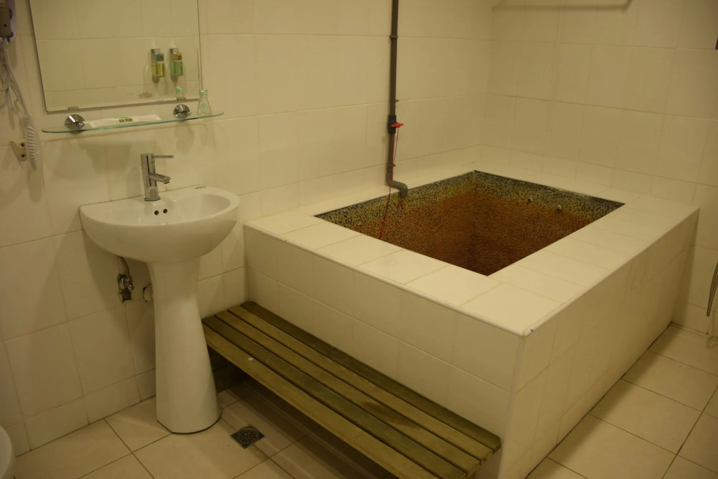 House One One Hot Spring