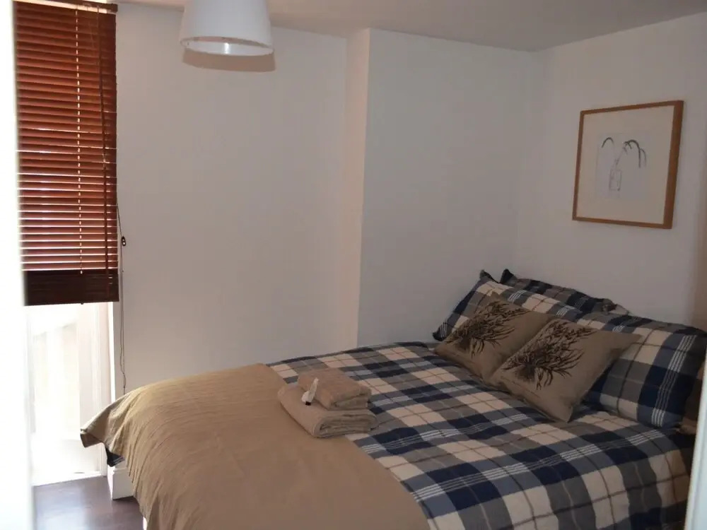 2 Bedrooms En-suite Near Victoria