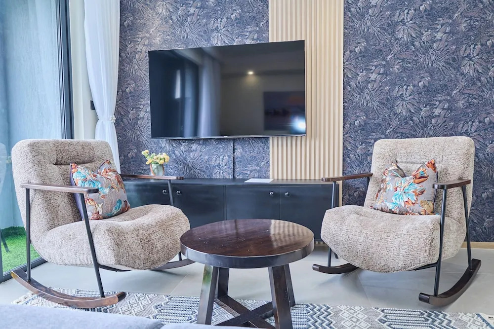 Ivory By Edmor Suites