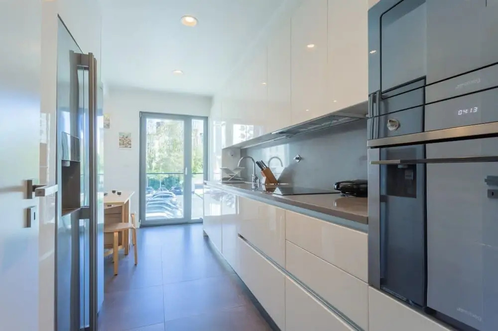 Spacious Lisbon Haven w Lift Garage