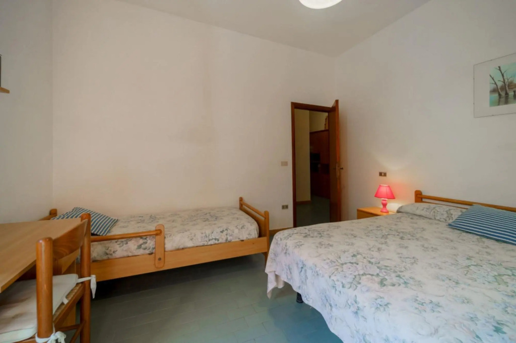 Pomonte La Posta large outdoor spaces and parking a few steps from the beach-POMONTE LA POSTA