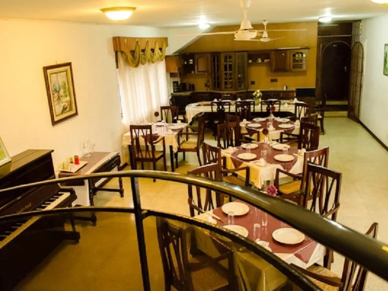 Hotel 12