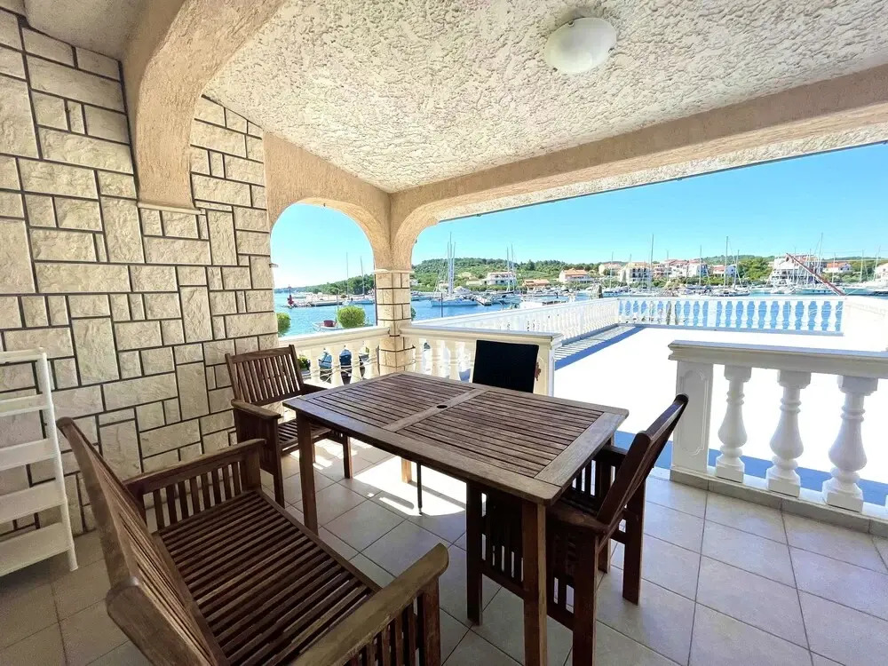 Sea View House for 4