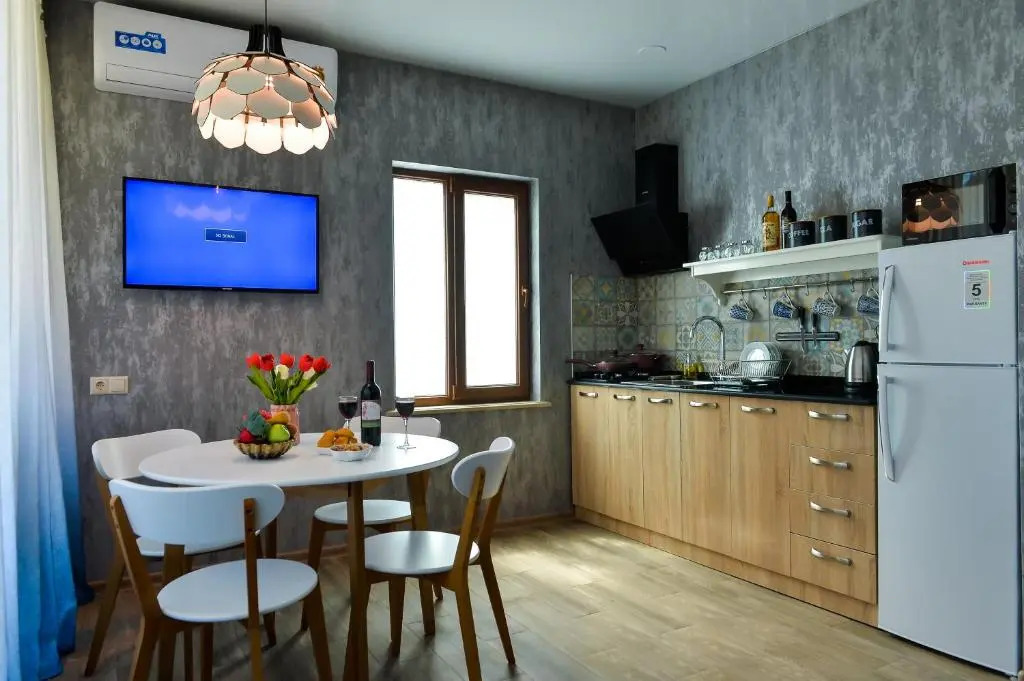 LIONS APARTMENT